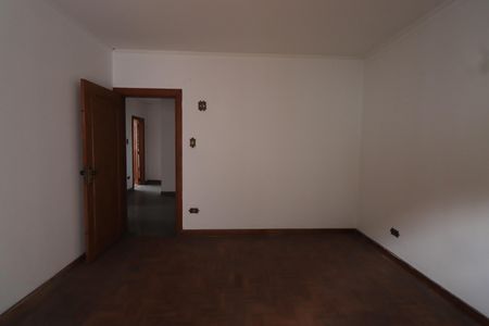 Casa à venda com 319m², 5 quartos e 5 vagasQuarto 4 - Suíte