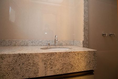 Apartamento para alugar com 162m², 4 quartos e 3 vagas Apartamento para alugar com 162m², 4 quartos e 3 vagasBanheiro da Suíte 1