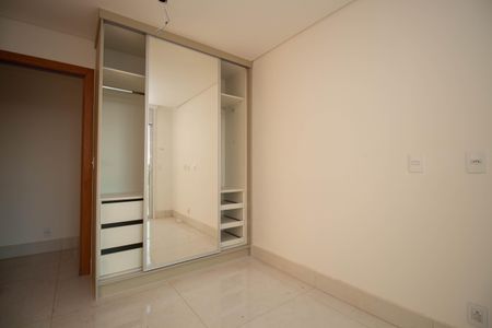 Apartamento para alugar com 162m², 4 quartos e 3 vagas Apartamento para alugar com 162m², 4 quartos e 3 vagasSuíte 2