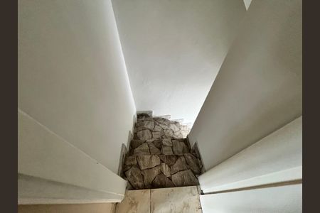 Casa à venda com 250m², 4 quartos e 3 vagasEscada