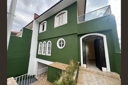 Casa à venda com 250m², 4 quartos e 3 vagasFachada