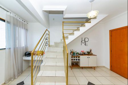 Apartamento à venda com 179m², 3 quartos e 3 vagas Apartamento à venda com 179m², 3 quartos e 3 vagasEscada
