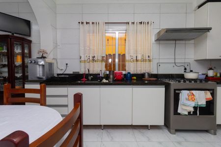 Casa à venda com 160m², 6 quartos e 2 vagas Casa à venda com 160m², 6 quartos e 2 vagasCasa 1: Cozinha