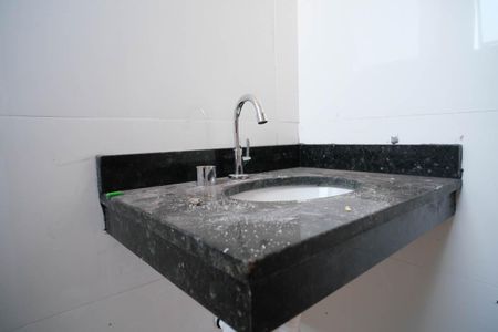 Casa à venda com 72m², 2 quartos e 1 vagaBanheiro da Suíte 2