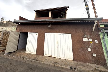 Casa à venda com 240m², 3 quartos e 3 vagasFachada