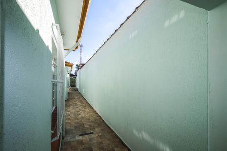 Casa à venda com 227m², 3 quartos e 2 vagas Casa à venda com 227m², 3 quartos e 2 vagasCorredor lateral