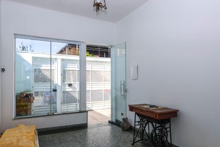 Casa à venda com 227m², 3 quartos e 2 vagas Casa à venda com 227m², 3 quartos e 2 vagasVaranda