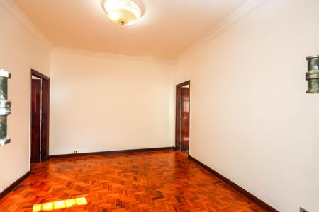 Casa à venda com 227m², 3 quartos e 2 vagas Casa à venda com 227m², 3 quartos e 2 vagasSala