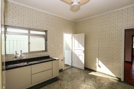 Casa à venda com 227m², 3 quartos e 2 vagas Casa à venda com 227m², 3 quartos e 2 vagasCozinha