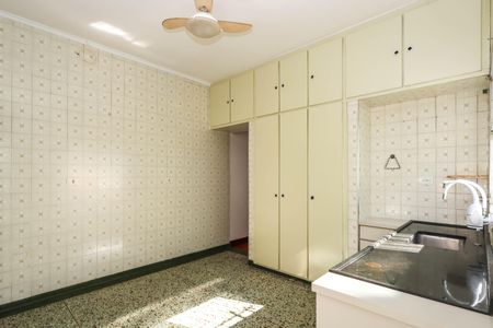 Casa à venda com 227m², 3 quartos e 2 vagas Casa à venda com 227m², 3 quartos e 2 vagasCozinha