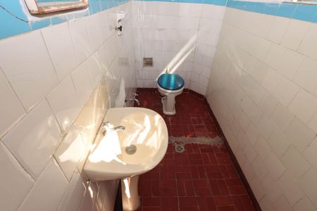 Casa à venda com 227m², 3 quartos e 2 vagas Casa à venda com 227m², 3 quartos e 2 vagasBanheiro externo