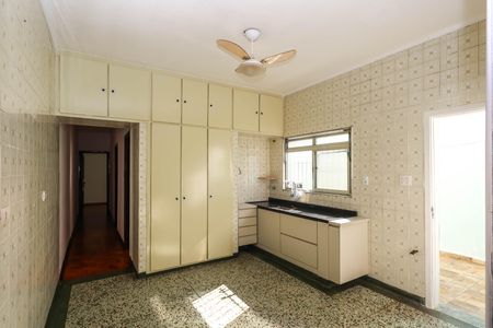 Casa à venda com 227m², 3 quartos e 2 vagas Casa à venda com 227m², 3 quartos e 2 vagasCozinha