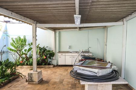 Casa à venda com 227m², 3 quartos e 2 vagas Casa à venda com 227m², 3 quartos e 2 vagasQuintal