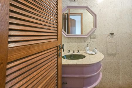 Apartamento para alugar com 185m², 3 quartos e 2 vagas Apartamento para alugar com 185m², 3 quartos e 2 vagasbanheiro da suíte 1