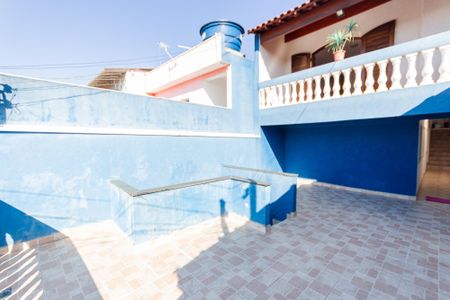 Casa à venda com 125m², 2 quartos e 2 vagas Casa à venda com 125m², 2 quartos e 2 vagasVaranda