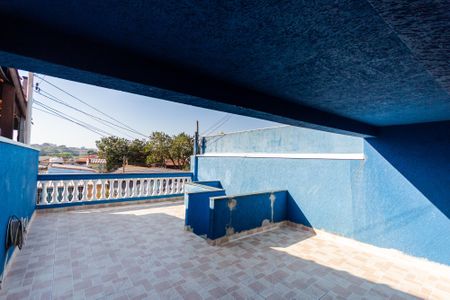 Casa à venda com 125m², 2 quartos e 2 vagas Casa à venda com 125m², 2 quartos e 2 vagasVaranda