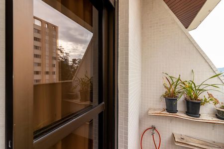 Apartamento à venda com 100m², 2 quartos e 2 vagas Apartamento à venda com 100m², 2 quartos e 2 vagasVaranda da Suíte