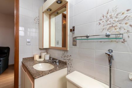 Apartamento à venda com 100m², 2 quartos e 2 vagas Apartamento à venda com 100m², 2 quartos e 2 vagasBanheiro da Suíte