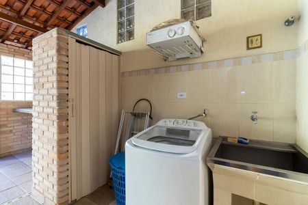 Casa à venda com 230m², 4 quartos e 3 vagas Casa à venda com 230m², 4 quartos e 3 vagasÁrea de Serviço