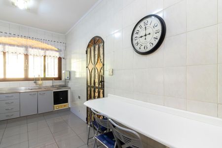 Casa à venda com 230m², 4 quartos e 3 vagas Casa à venda com 230m², 4 quartos e 3 vagasCozinha