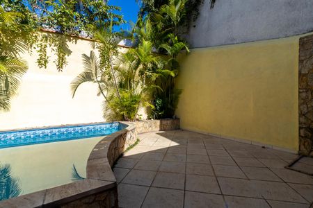 Casa à venda com 230m², 4 quartos e 3 vagas Casa à venda com 230m², 4 quartos e 3 vagasQuintal
