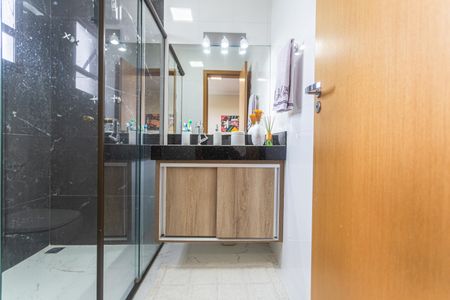 Casa à venda com 112m², 3 quartos e 3 vagasBanheiro da Suíte 