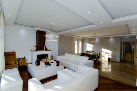 Casa à venda com 600m², 4 quartos e 12 vagasSala