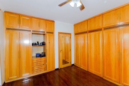 Casa à venda com 600m², 4 quartos e 12 vagasSuíte 2