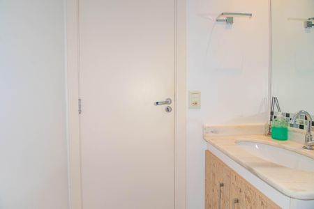 Apartamento à venda com 69m², 2 quartos e 1 vaga Apartamento à venda com 69m², 2 quartos e 1 vagaBanheiro Social