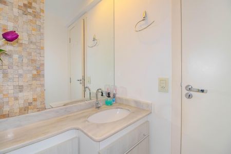 Apartamento à venda com 69m², 2 quartos e 1 vaga Apartamento à venda com 69m², 2 quartos e 1 vagaBanheiro da Suíte