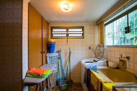 Casa à venda com 345m², 3 quartos e 2 vagas Casa à venda com 345m², 3 quartos e 2 vagasÁrea de Serviço