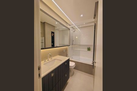 Apartamento à venda com 123m², 3 quartos e 2 vagas Apartamento à venda com 123m², 3 quartos e 2 vagasBanheiro 2