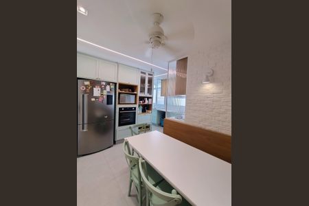 Apartamento à venda com 123m², 3 quartos e 2 vagas Apartamento à venda com 123m², 3 quartos e 2 vagasCozinha