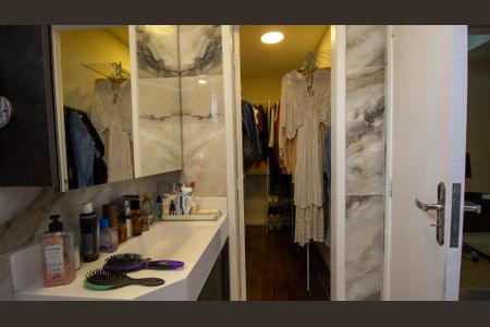 Apartamento à venda com 181m², 3 quartos e 2 vagas Apartamento à venda com 181m², 3 quartos e 2 vagasBanheiro da Suíte