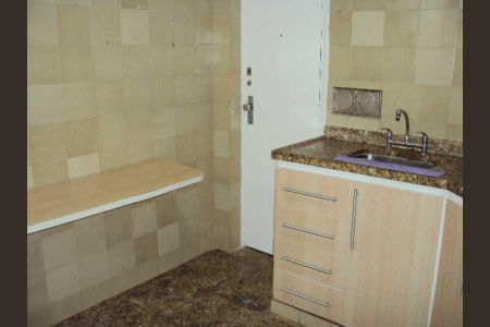 Apartamento à venda com 77m², 2 quartos e sem vaga