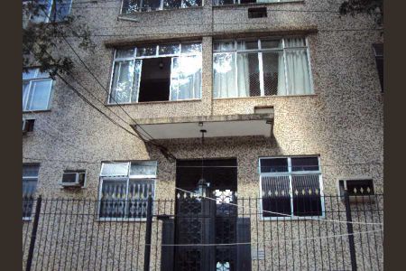 Apartamento à venda com 77m², 2 quartos e sem vaga