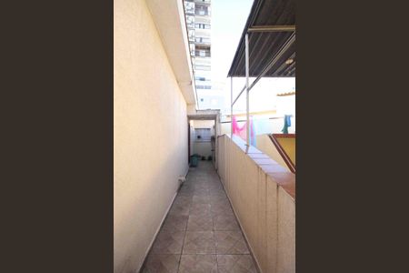 Casa à venda com 540m², 5 quartos e 4 vagasCorredor Casa 02