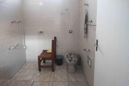 Casa à venda com 540m², 5 quartos e 4 vagasBanheiro casa 02