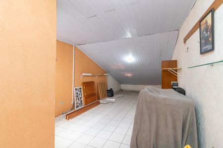 Casa à venda com 164m², 3 quartos e 4 vagasSótão