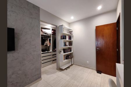 Apartamento à venda com 370m², 5 quartos e 3 vagasSuíte 2