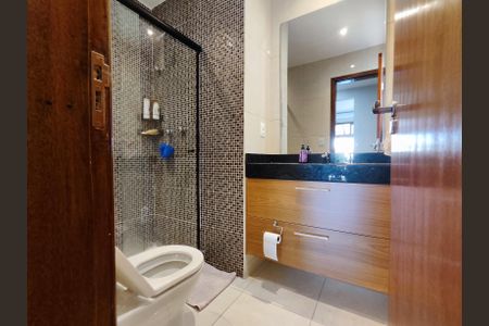 Apartamento à venda com 370m², 5 quartos e 3 vagasBanheiro social