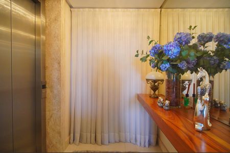 Apartamento à venda com 193m², 2 quartos e 4 vagasHall de entrada