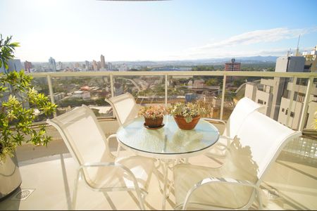 Apartamento à venda com 193m², 2 quartos e 4 vagasSacada