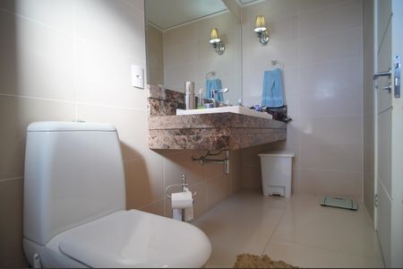 Apartamento à venda com 193m², 2 quartos e 4 vagasBanheiro 2 da suíte 1