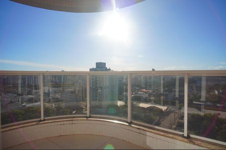 Apartamento à venda com 193m², 2 quartos e 4 vagasSacada suíte 1