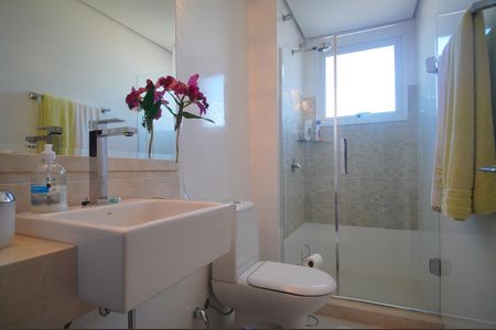 Apartamento à venda com 193m², 2 quartos e 4 vagasBanheiro da Suíte 2