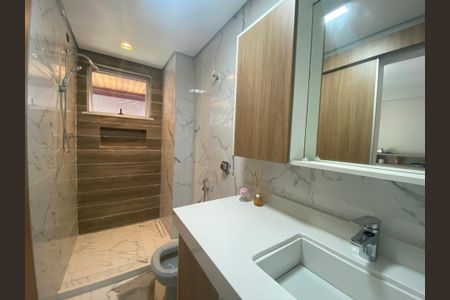 Apartamento à venda com 128m², 3 quartos e 3 vagasBanheiro 2