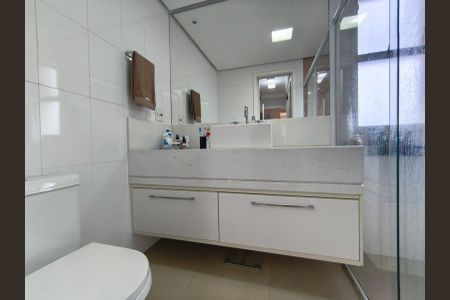 Apartamento à venda com 129m², 3 quartos e 2 vagas Apartamento à venda com 129m², 3 quartos e 2 vagasBanheiro da Suíte