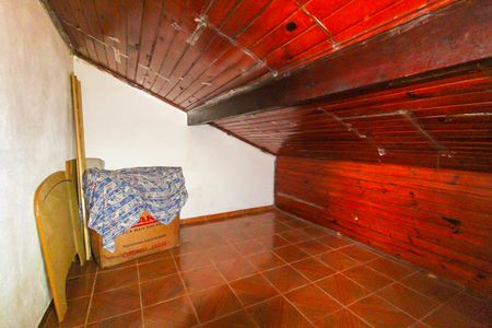 Casa à venda com 180m², 5 quartos e 2 vagas Casa à venda com 180m², 5 quartos e 2 vagasSótão