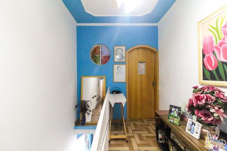 Casa à venda com 180m², 5 quartos e 2 vagas Casa à venda com 180m², 5 quartos e 2 vagasHall